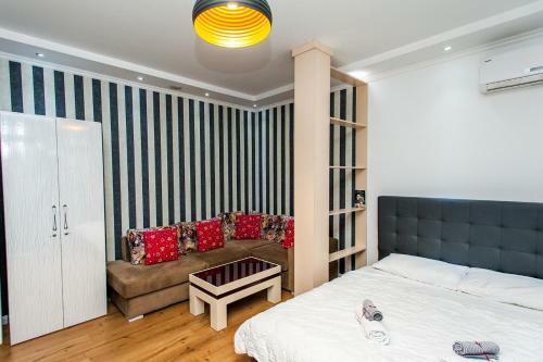 Apartamentos Omar Real Estate