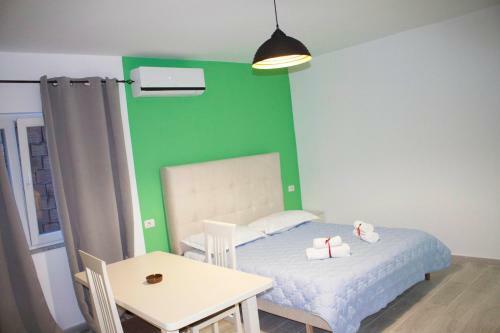Apartamentos Omar Real Estate