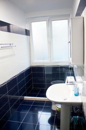 Apartamentos Omar Real Estate