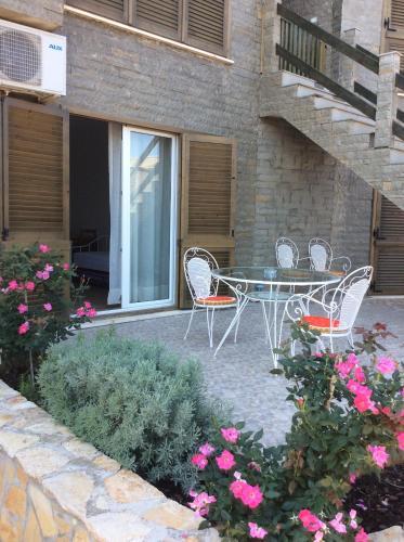 Iris Apartments