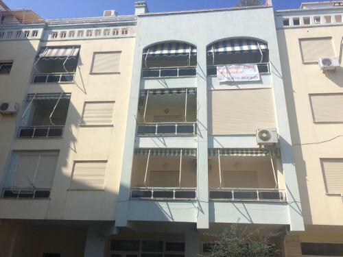 Arbi's Pool View Apartment