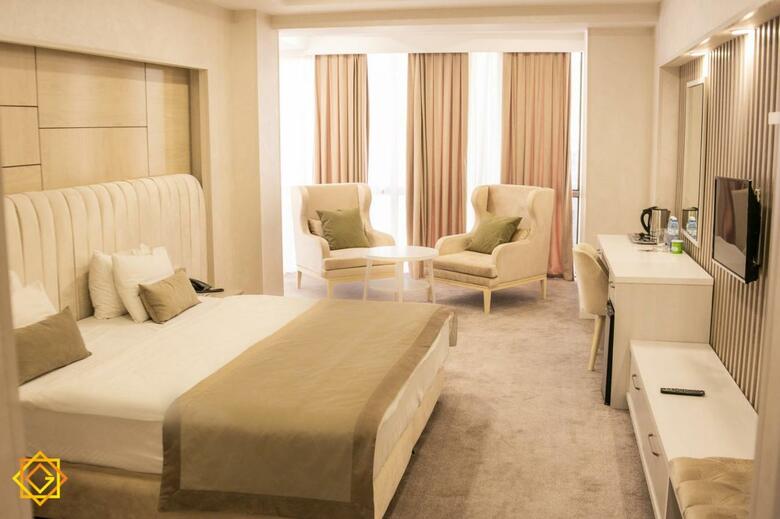 Ganjali Plaza Hotel