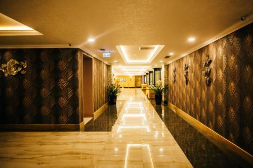 Rich Hotel