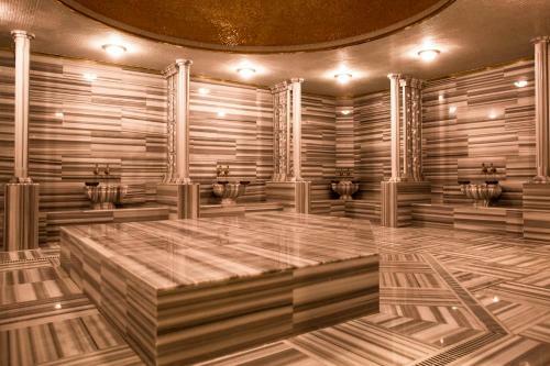 Rich Hotel