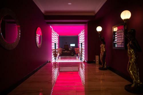 Rich Hotel