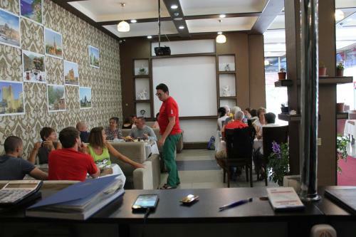 Albergue East House Hotel