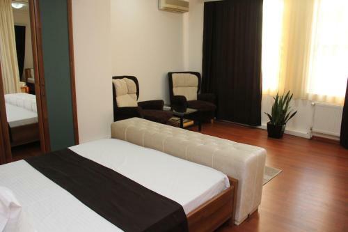 Old City Hotel & Apartments
