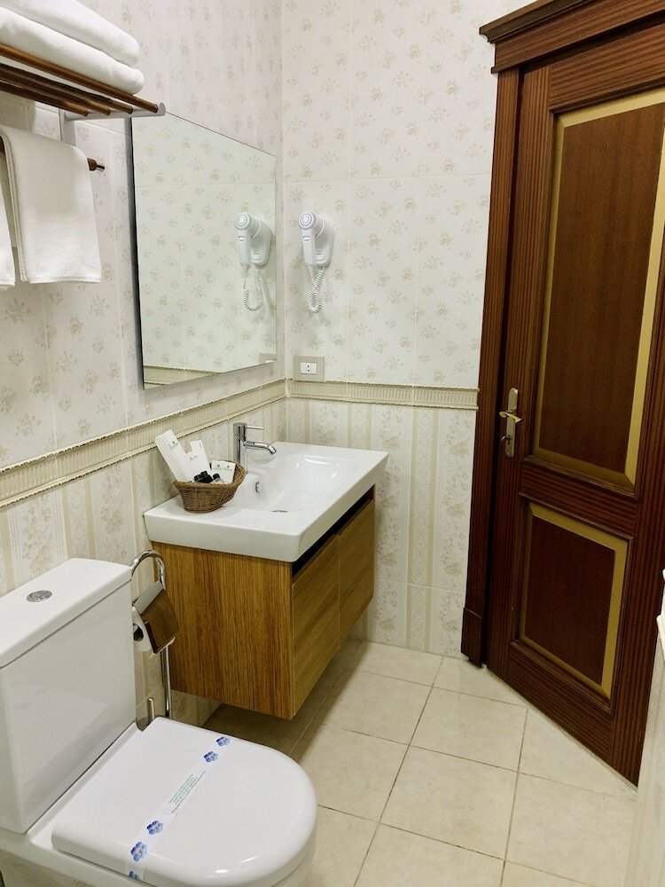 Clover Hotel Baku