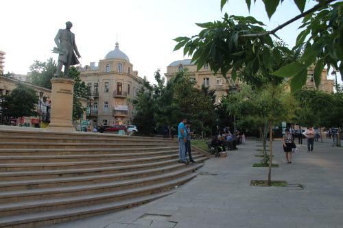 Cth-baku-hostel