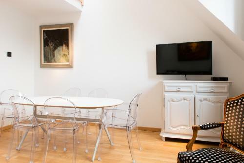 Grand Place The Looks Apartment