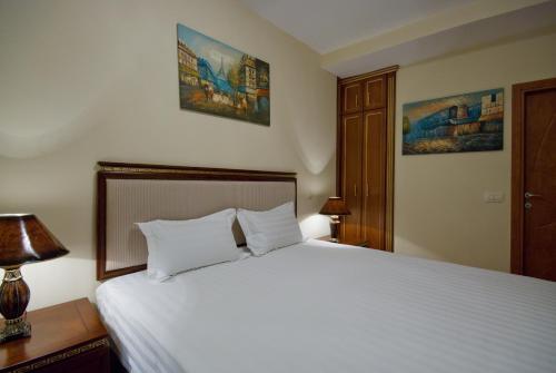 Pension Travelling Actor - Inn