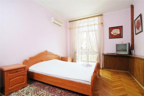 Economy Apartment Center