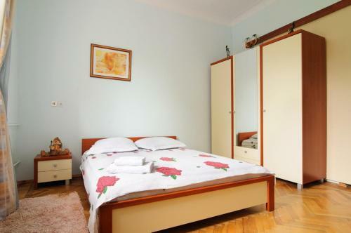 Economy Apartment Center