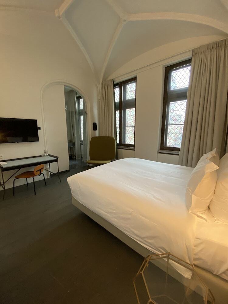 Hotel The Fourth - Tafelrond