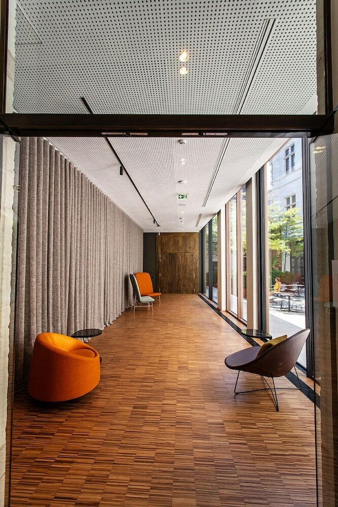 Hotel The Fourth - Tafelrond
