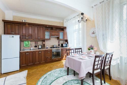 Apartment On Niezalie?nasci 55