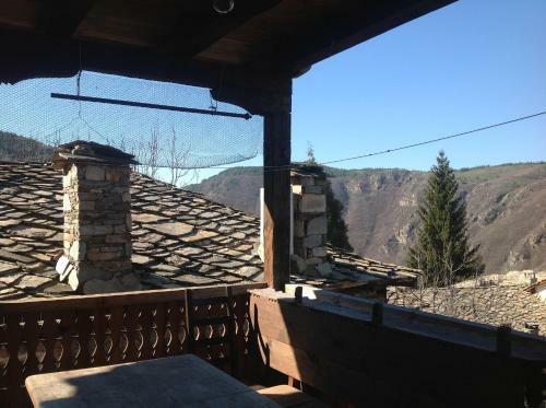 Hostal Bazoteva House