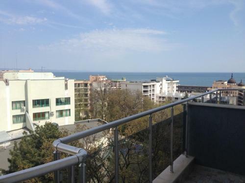 Dilov Apartments In Yalta Golden Sands