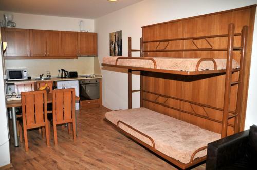 Tes Royal Plaza Apartments