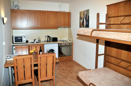 Tes Royal Plaza Apartments