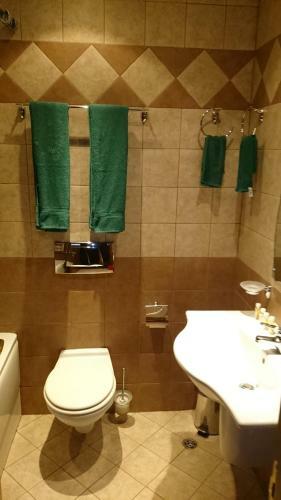 Tes Royal Plaza Apartments