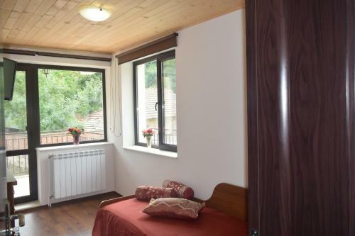 Hostal Koshov Guest House