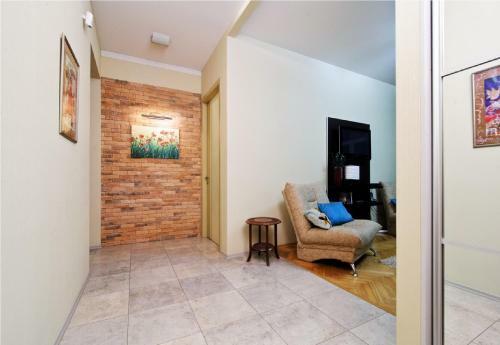 4 Rooms Apartment On Surhanava