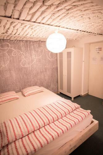 Hostal Canape Connection Guest House