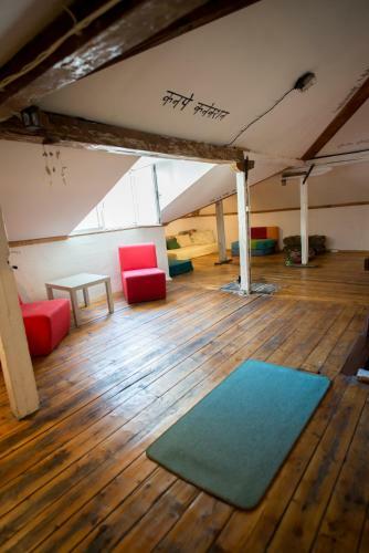 Hostal Canape Connection Guest House