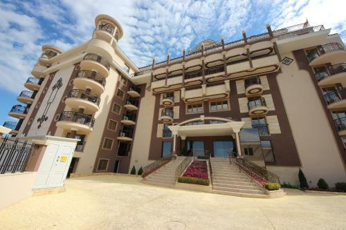 Menada Apartments In Golden Rainbow