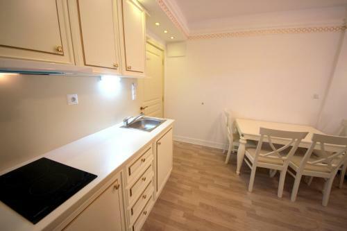 Menada Apartments In Golden Rainbow