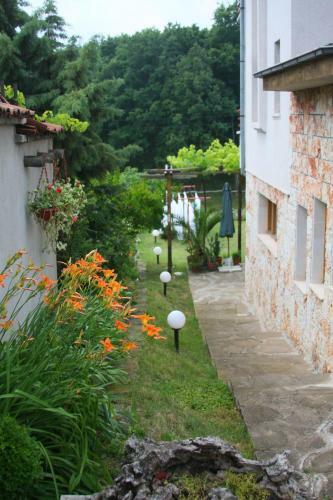 Hostal Victoria Sinemorets Guest House