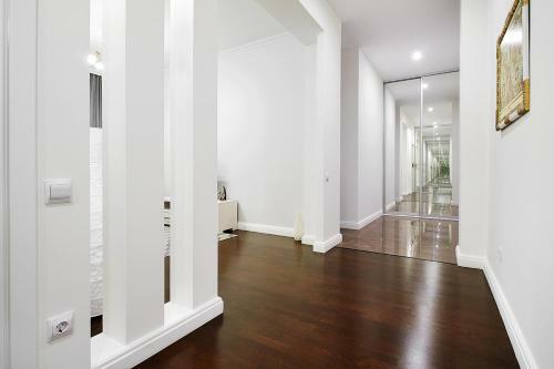 Lira Apartments