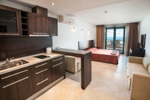 Marina City Aparthotel