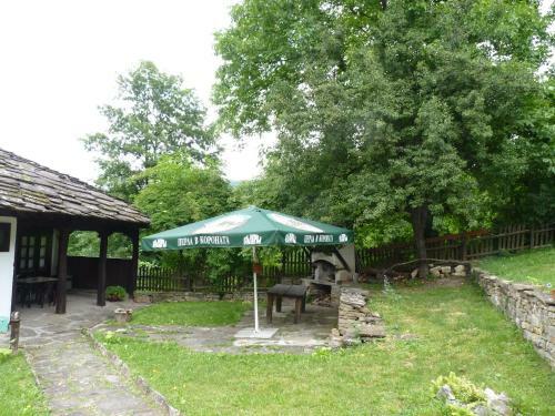 Tacheva Family House - Pool Access
