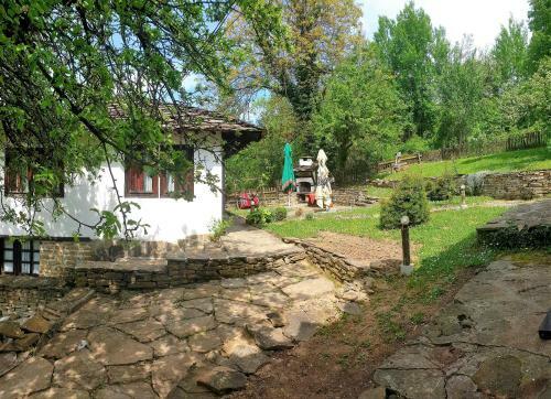 Tacheva Family House - Pool Access