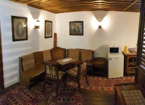 Tacheva Family House - Pool Access