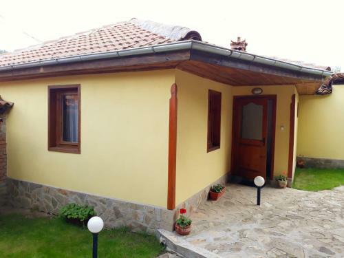 Hostal Sarafova Guest House