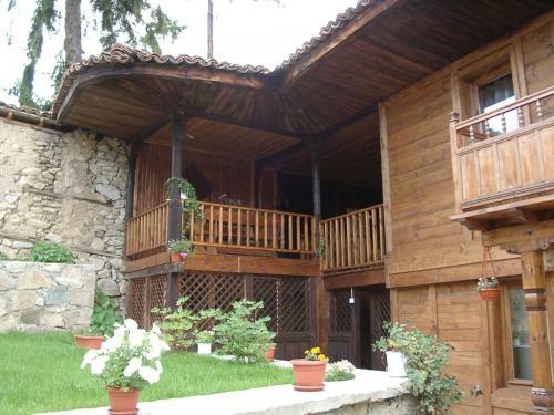 Hostal Sarafova Guest House