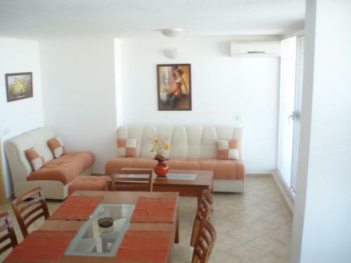 Tomi Family Apartments