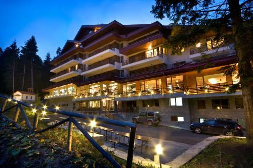 Yanakiev Club Hotel