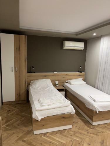 Hostal Ivet Guest Rooms