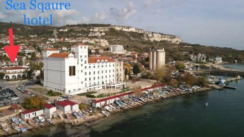 Sea Square Hotel