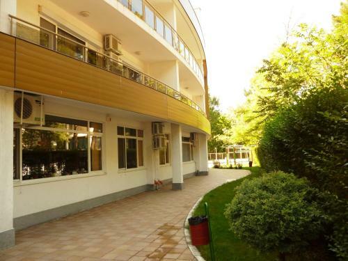 Golden Fort Apartments