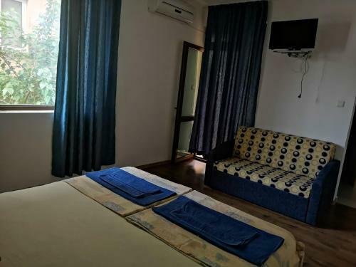 Hostal Paunovi Guest House
