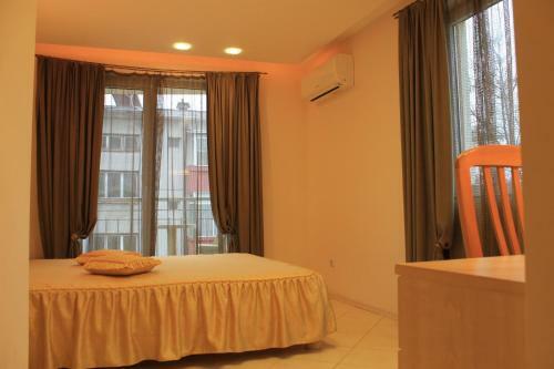 Hostal Stela Guest House