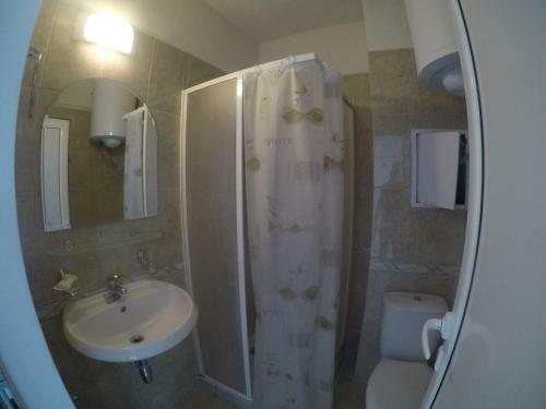 Sunny Cove Apartments
