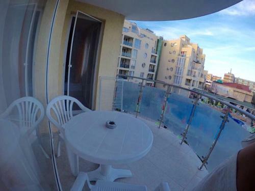 Sunny Cove Apartments