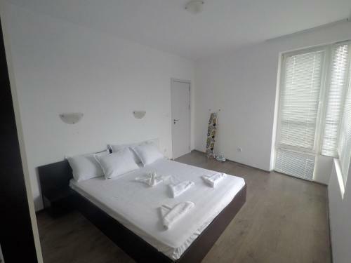 Sunny Cove Apartments