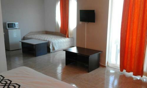 Sunny Cove Apartments